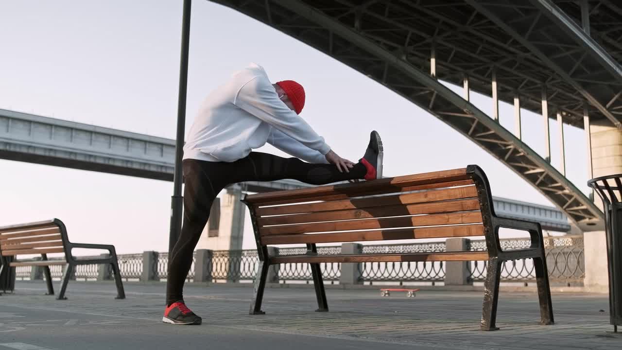 Stock Video Fitness Man Stretching His Leg Before Training Live Wallpaper For PC