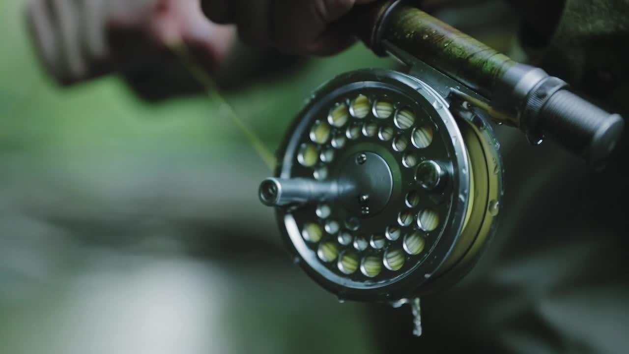 Stock Video Fishing Line Spinning And Splashing Water Drops Live Wallpaper For PC