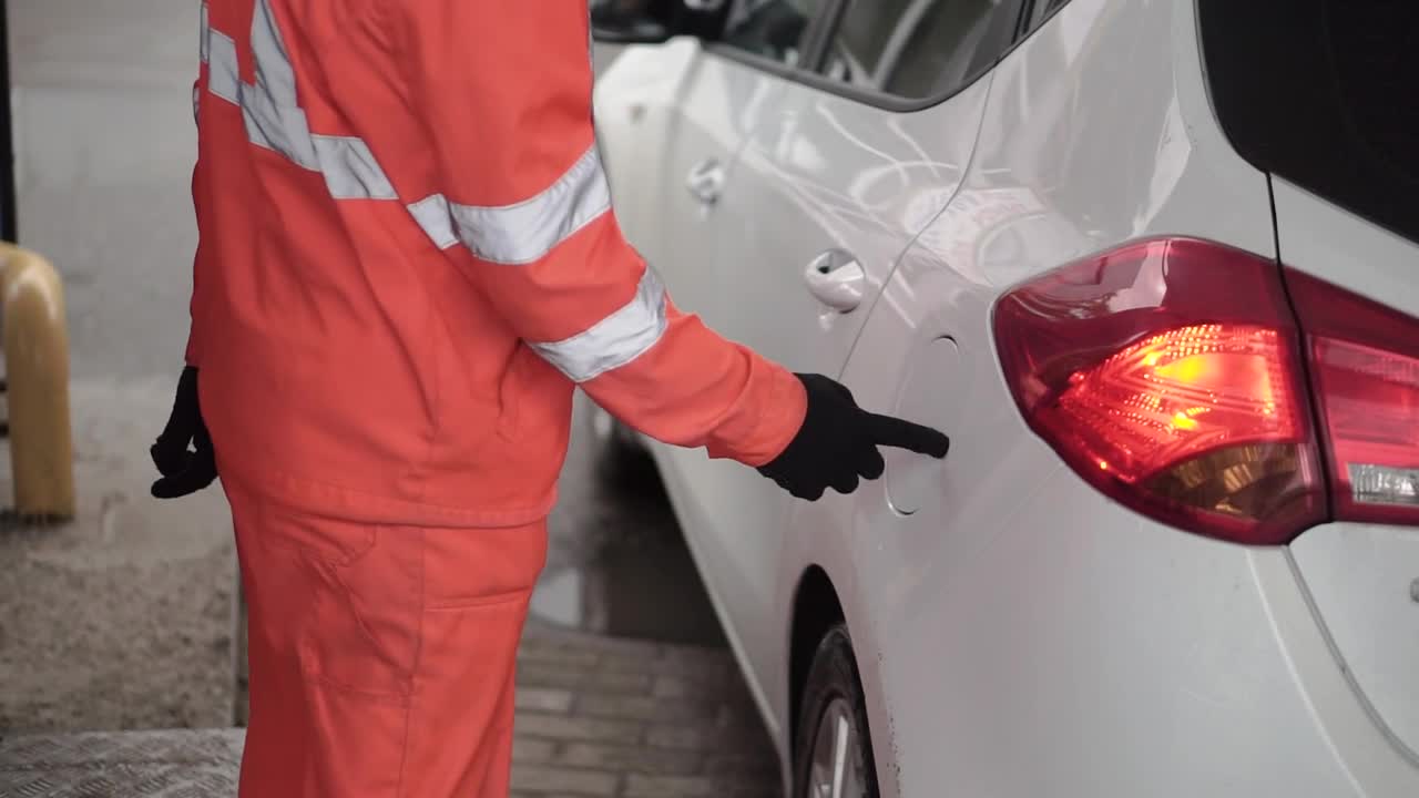 Stock Video Filling Up A Car With Petrol Live Wallpaper For PC