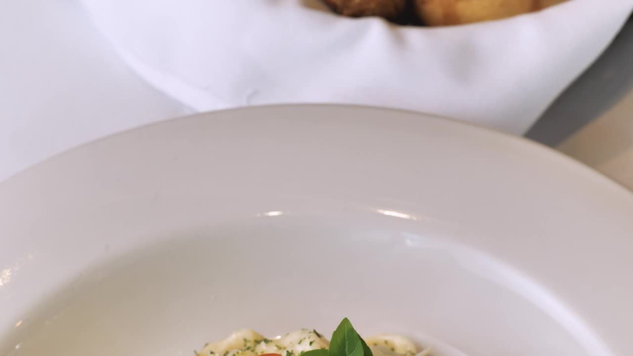 Stock Video Fettuccine Alfredo Live Wallpaper For PC