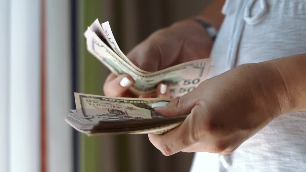 Stock Video Female Hands Counting Cash Live Wallpaper For PC
