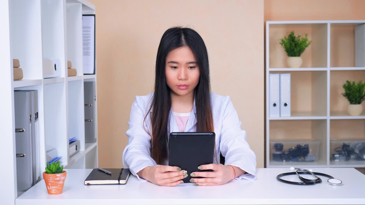 Stock Video Female Doctor Talking On A Video Call Live Wallpaper For PC
