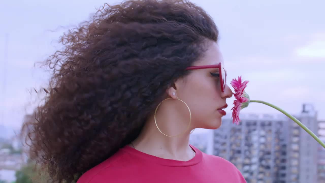 Stock Video Fashion Model With Sunglasses And A Flower Live Wallpaper For PC