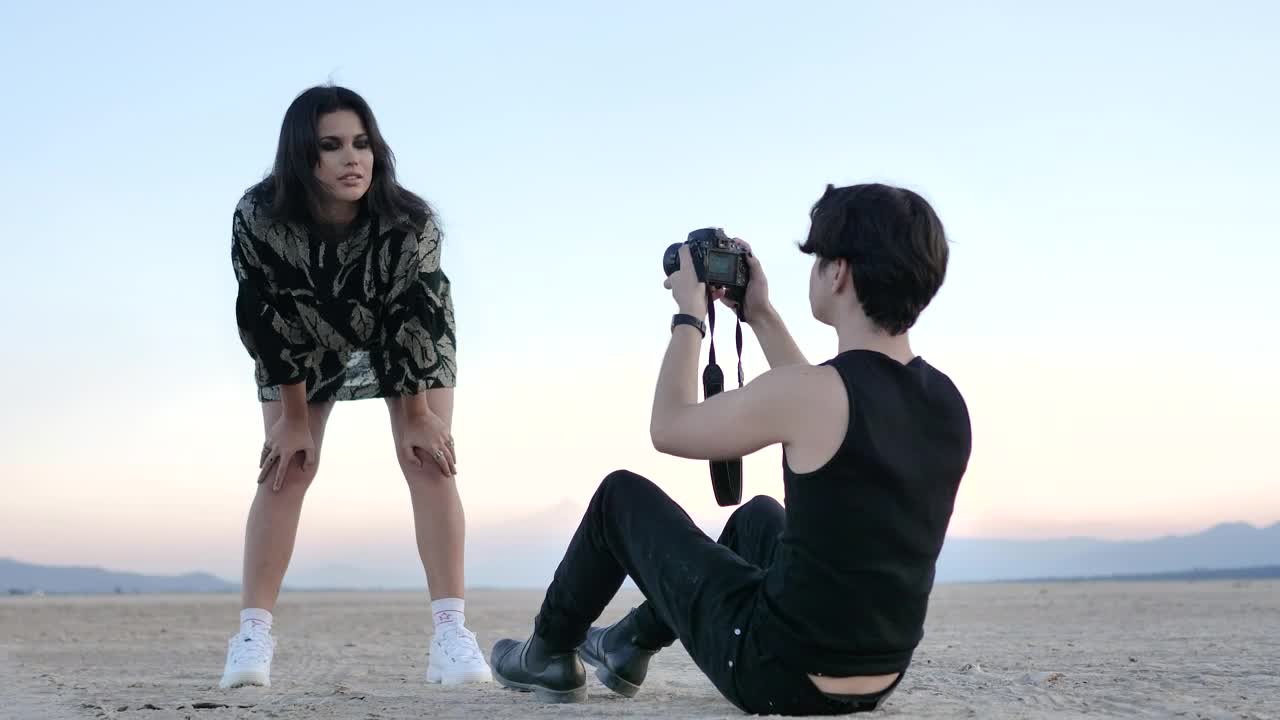 Stock Video Fashion Girl Posing For A Photographer In A Desert Live Wallpaper For PC
