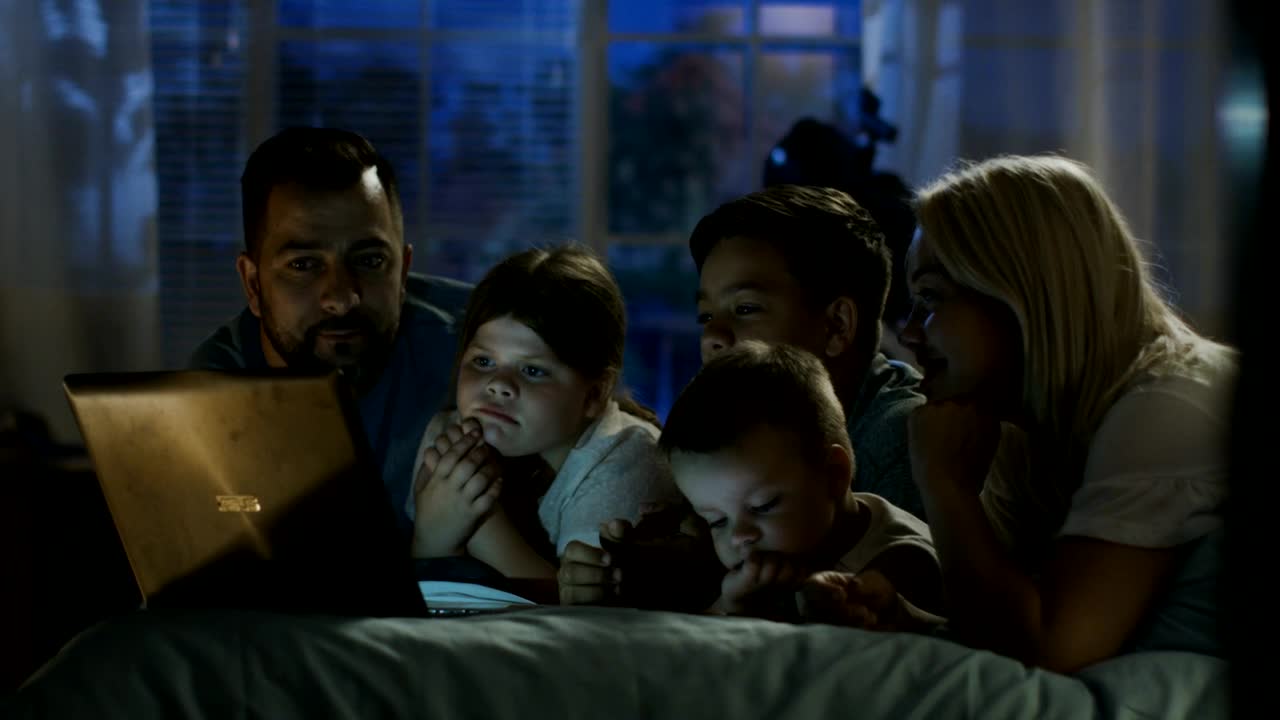 Stock Video Family Watching Netflix On The Laptop Live Wallpaper For PC
