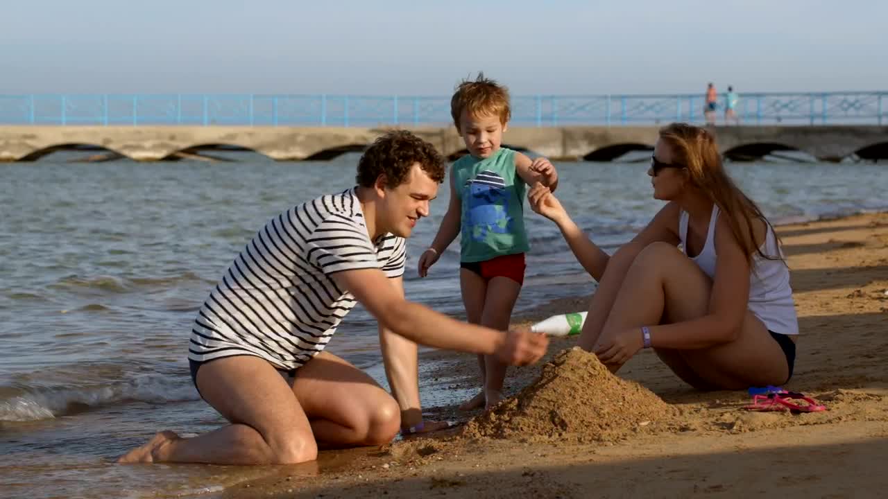 Stock Video Family Playing With Wet Sand Live Wallpaper For PC