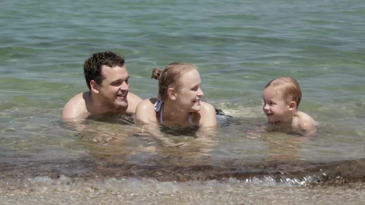 Stock Video Family Laying In The Ocean Live Wallpaper For PC