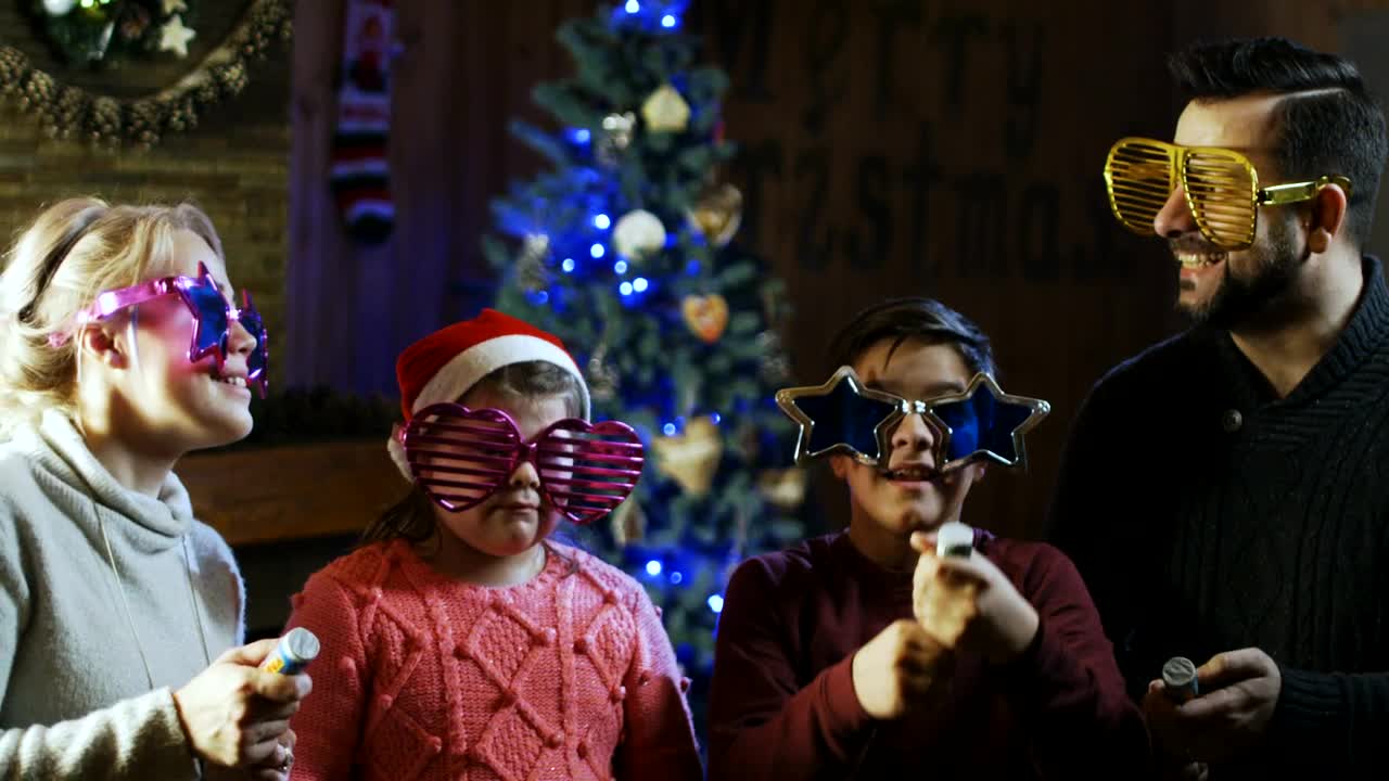 Stock Video Family Celebrating New Years Eve Live Wallpaper For PC