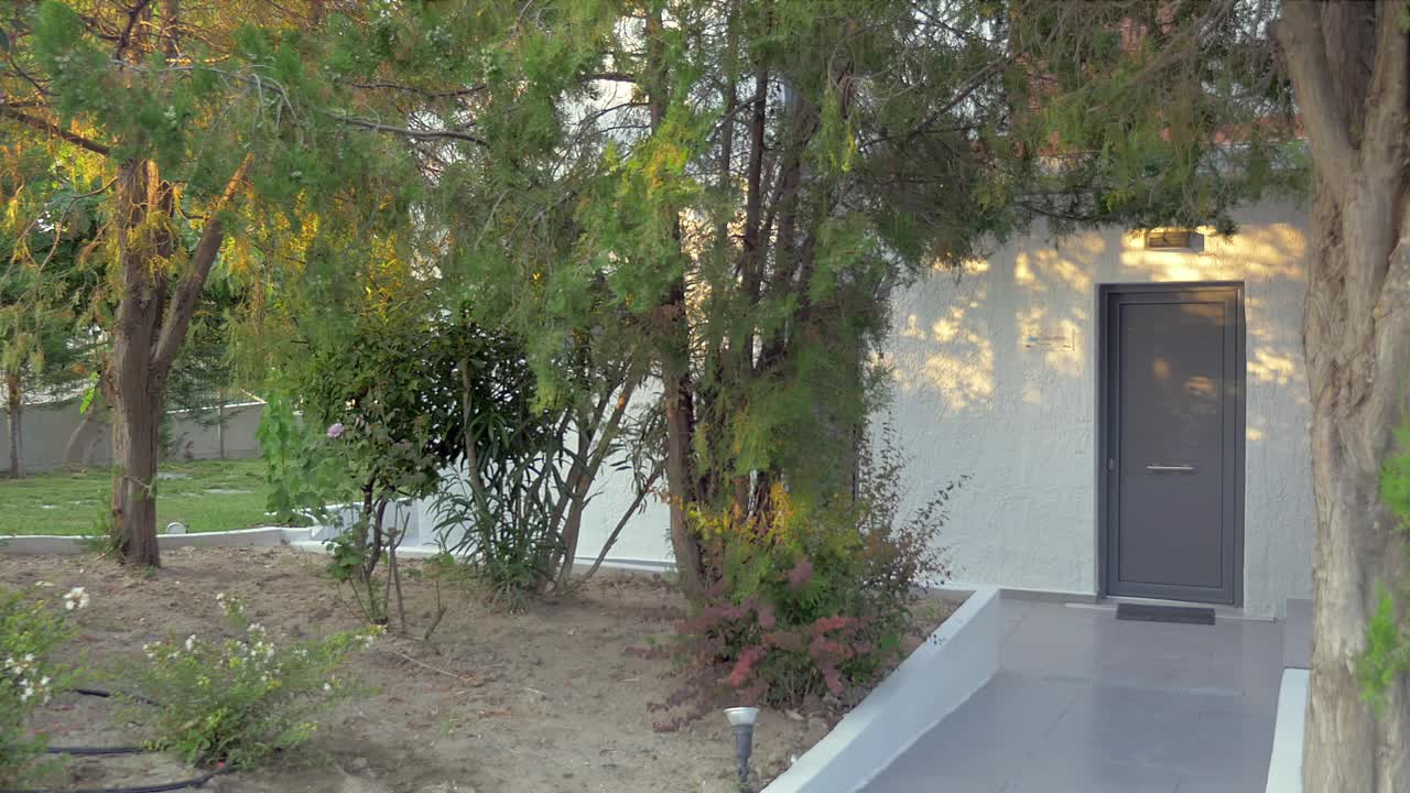 Stock Video Family Arriving For A Vacation Live Wallpaper For PC