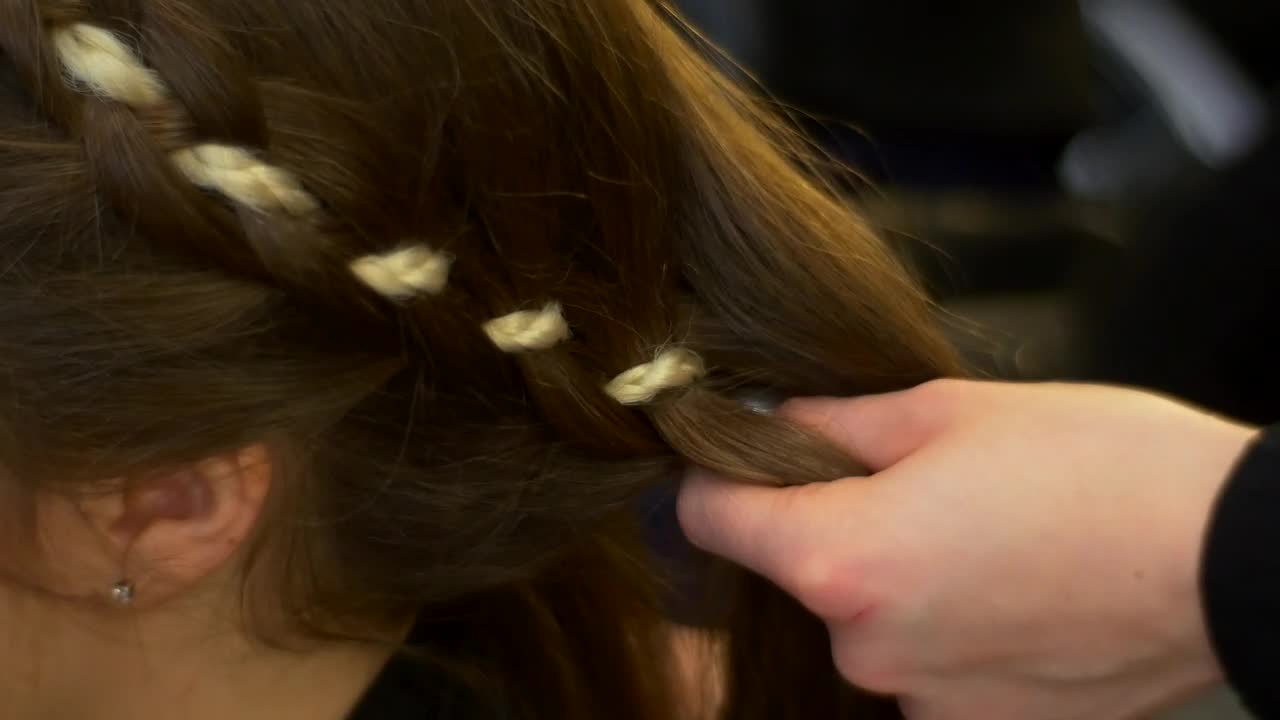 Stock Video Hairstylist Weaving A Braid Live Wallpaper For PC