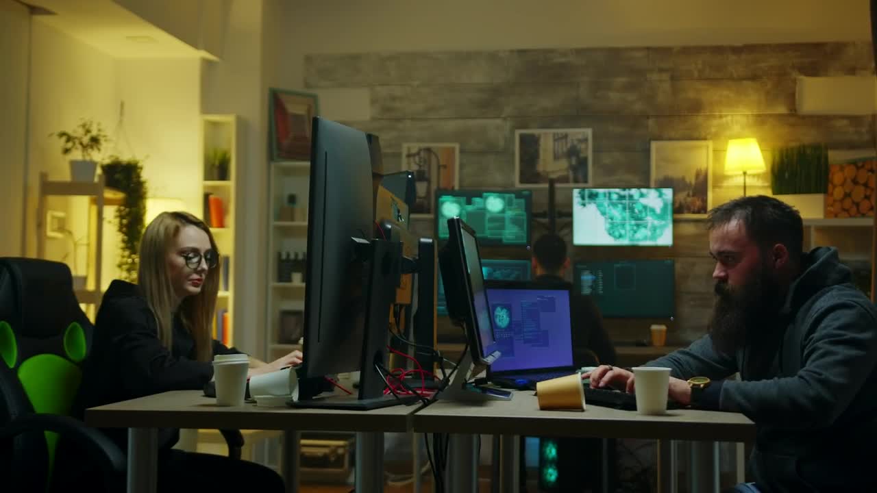 Stock Video Hackers Run From The Police Live Wallpaper For PC