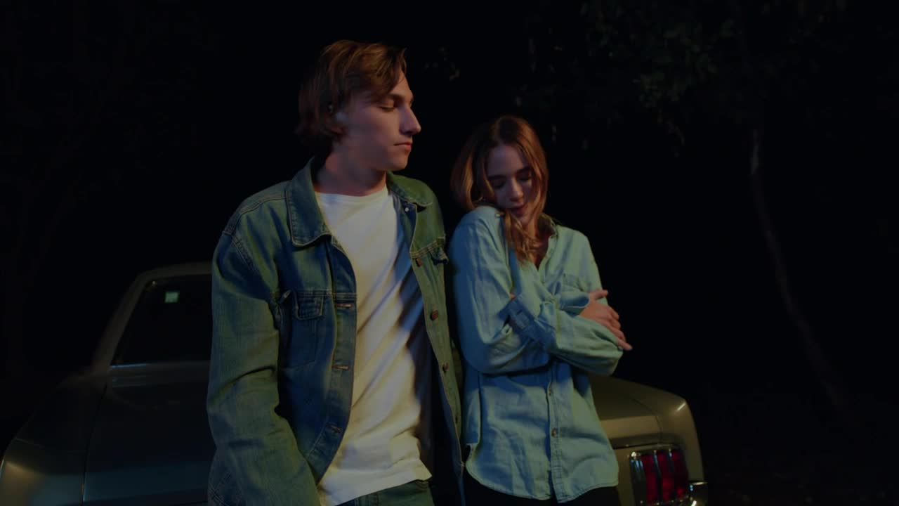 Stock Video Guy Puts His Shirt On His Girlfriend When Its Cold Live Wallpaper For PC