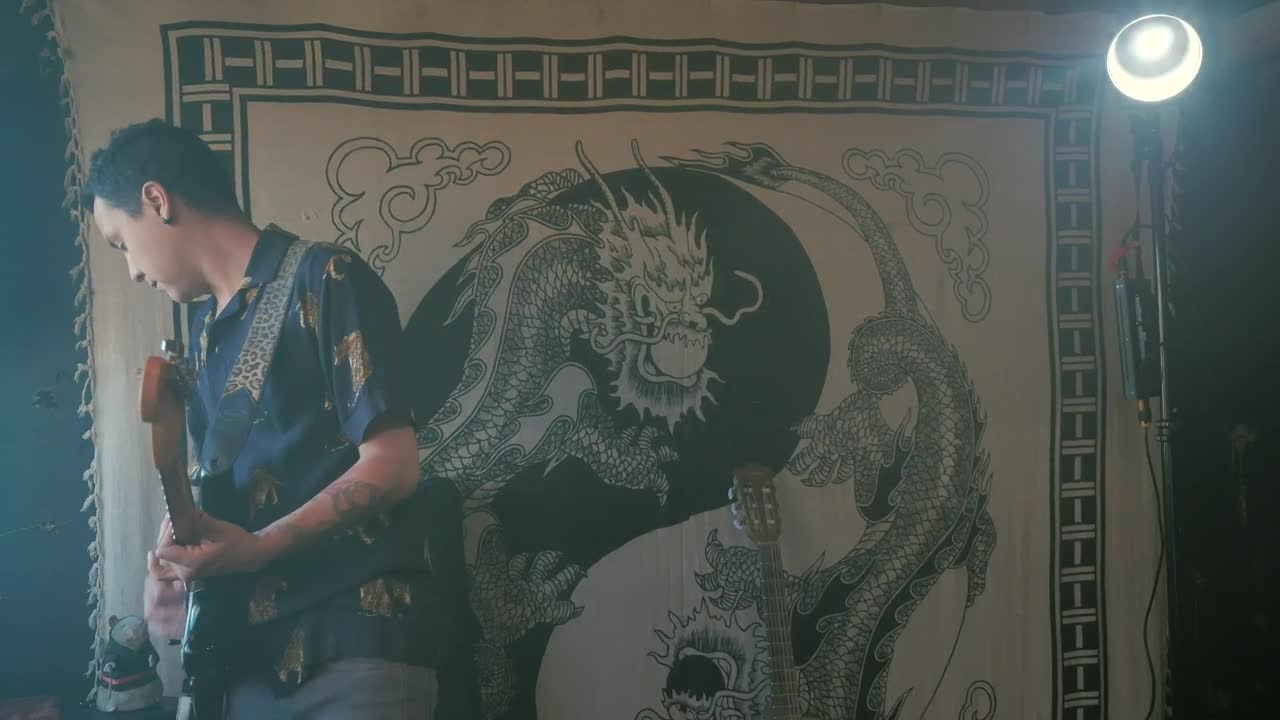 Stock Video Guitarist Playing His Electric Guitar Live Wallpaper For PC