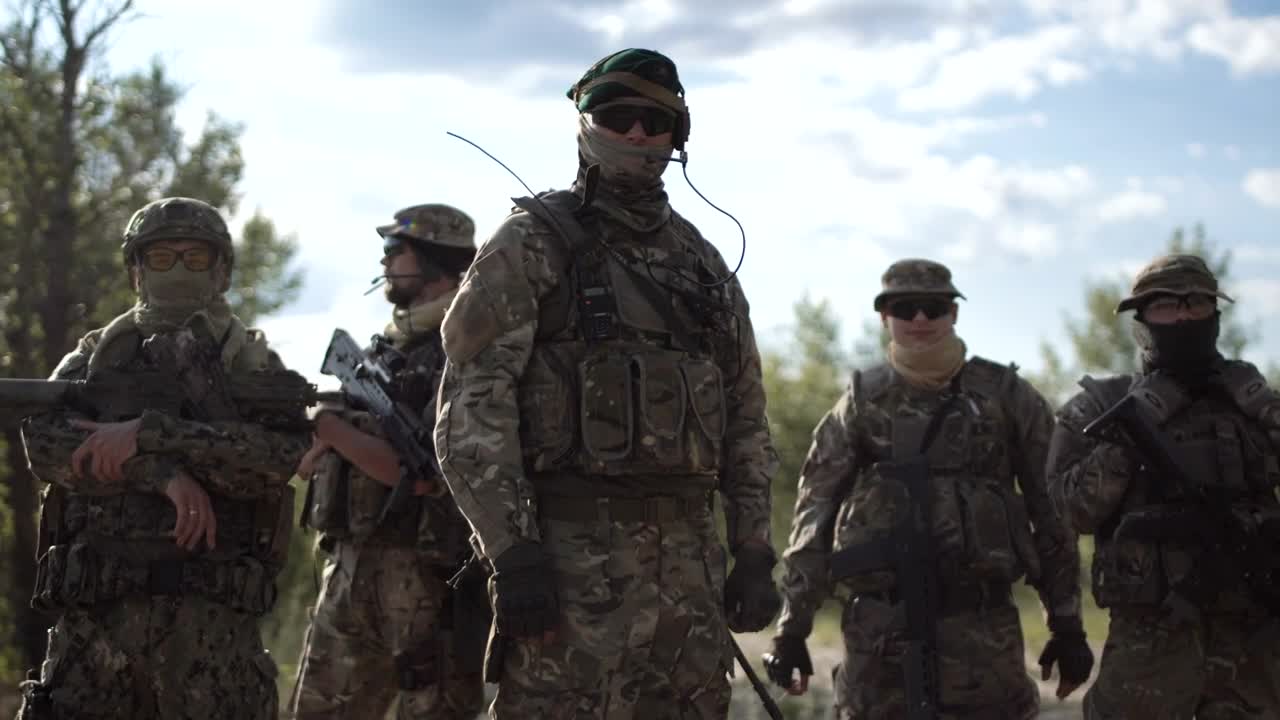 Stock Video Group Of Soldiers Standing On The Battlefield Live Wallpaper For PC