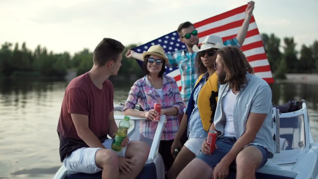 Stock Video Group Of Friends Taking A Selfie On A Boat Live Wallpaper For PC