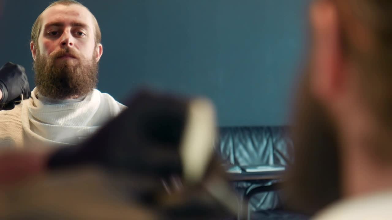 Stock Video Grooming A Mans Beard Live Wallpaper For PC