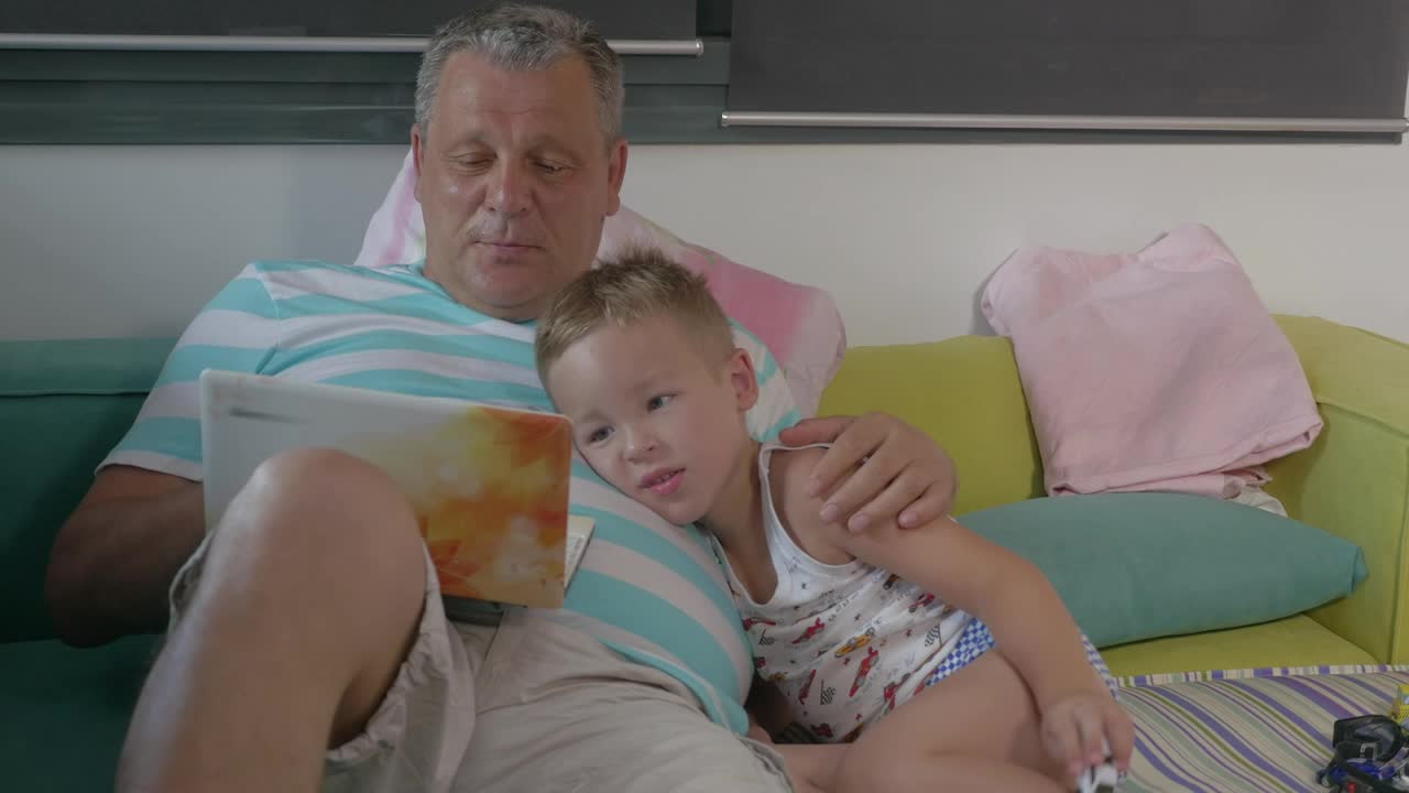 Stock Video Grandfather Sharing A Video Live Wallpaper For PC