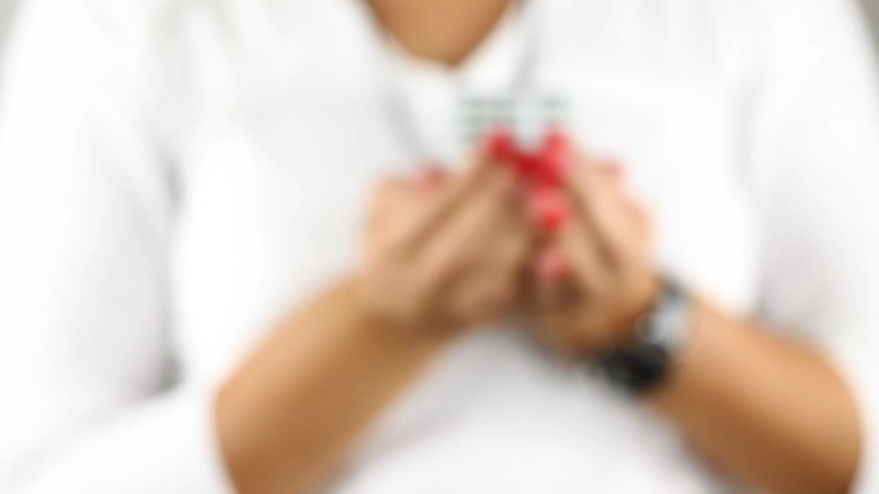 Stock Video Giving A Present In A Small Box Live Wallpaper For PC