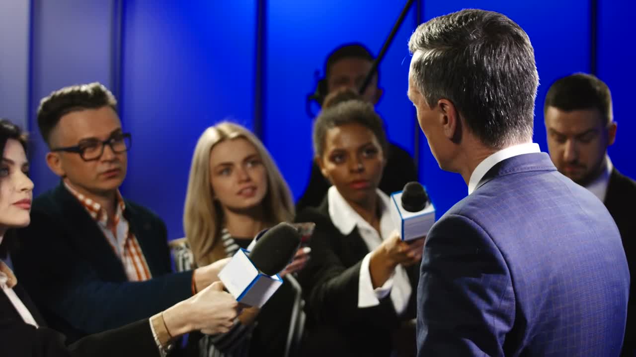 Stock Video Giving A Conference To Reporters Live Wallpaper For PC