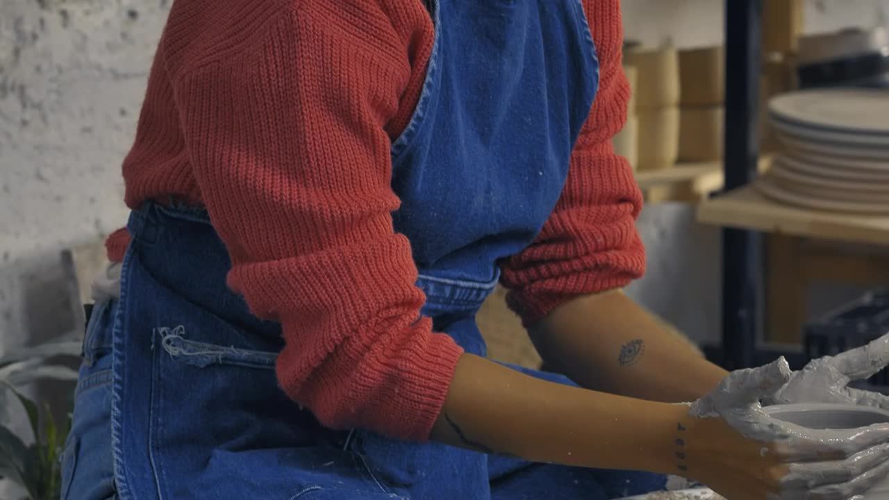 Stock Video Girls Making Clay Vases In A Pottery Class Live Wallpaper For PC
