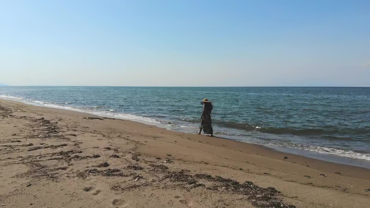 Stock Video Girl Walking In The Seashore Live Wallpaper For PC