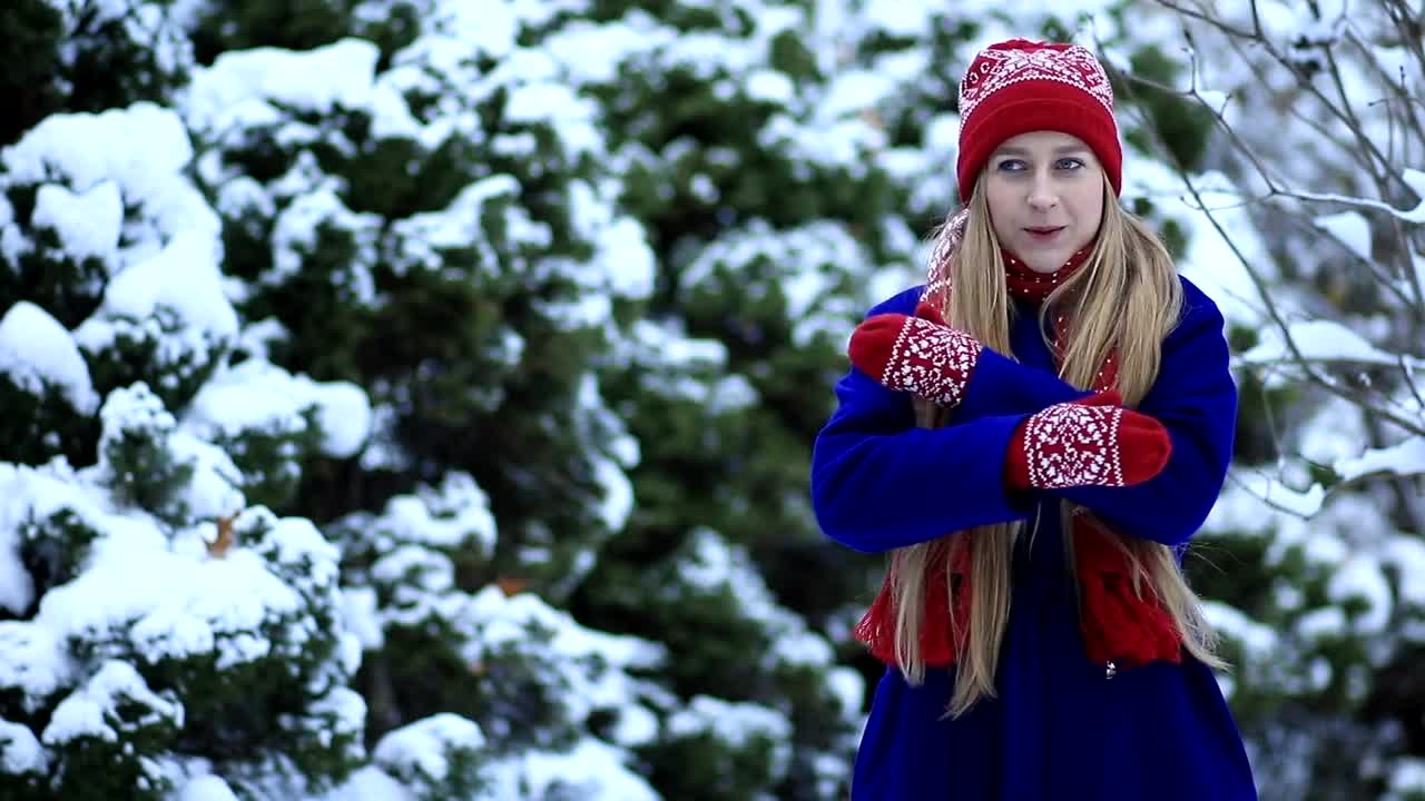 Stock Video Girl Trying To Warm Up In The Winter Live Wallpaper For PC