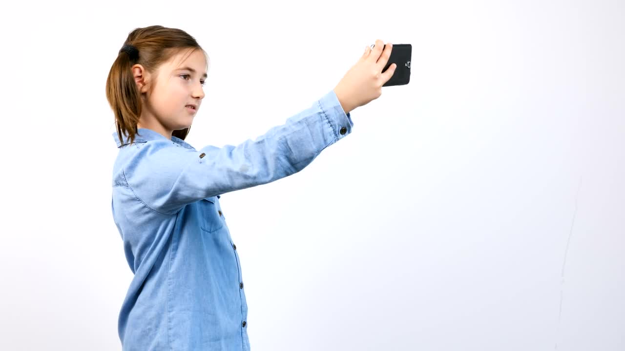 Stock Video Girl Taking Selfies With Her Cell Phone Live Wallpaper For PC