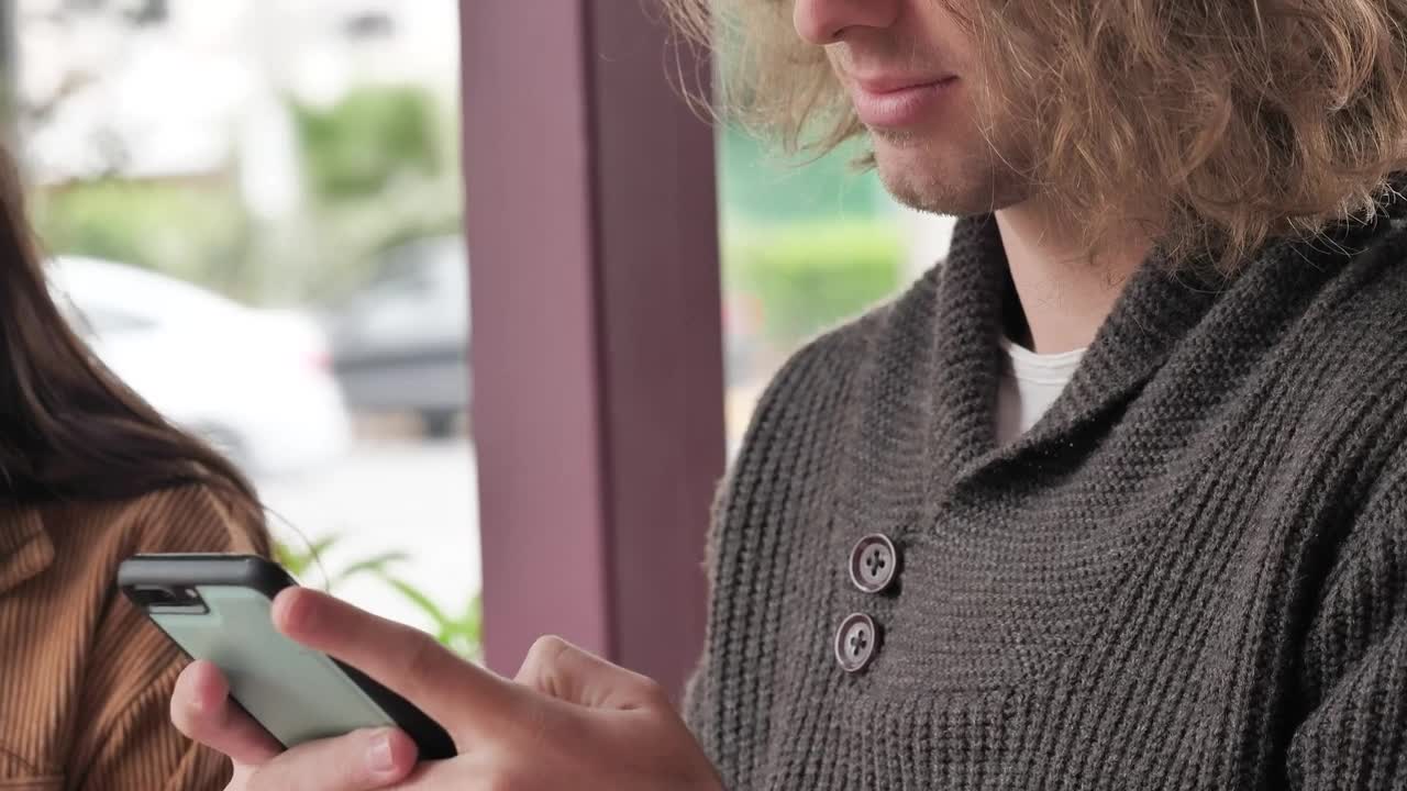 Stock Video Girl Surprises Her Boyfriend With A Kiss On The Cheek Live Wallpaper For PC