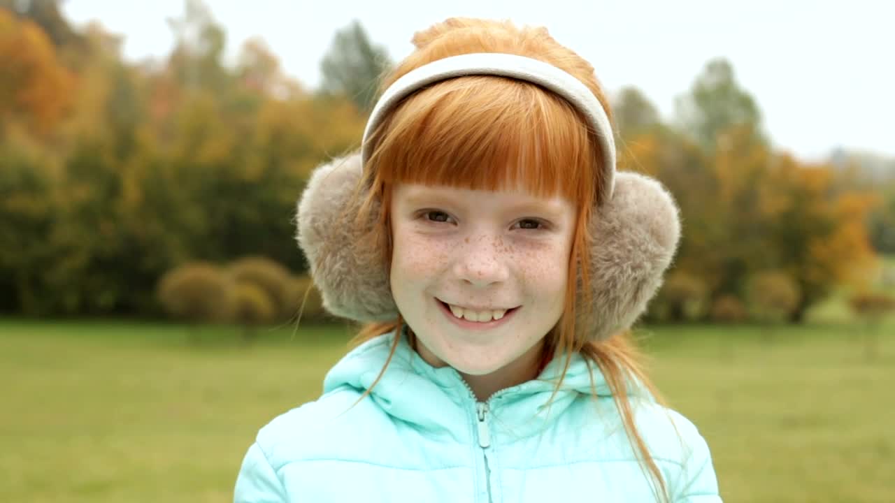 Stock Video Girl Smiling And Winking Live Wallpaper For PC