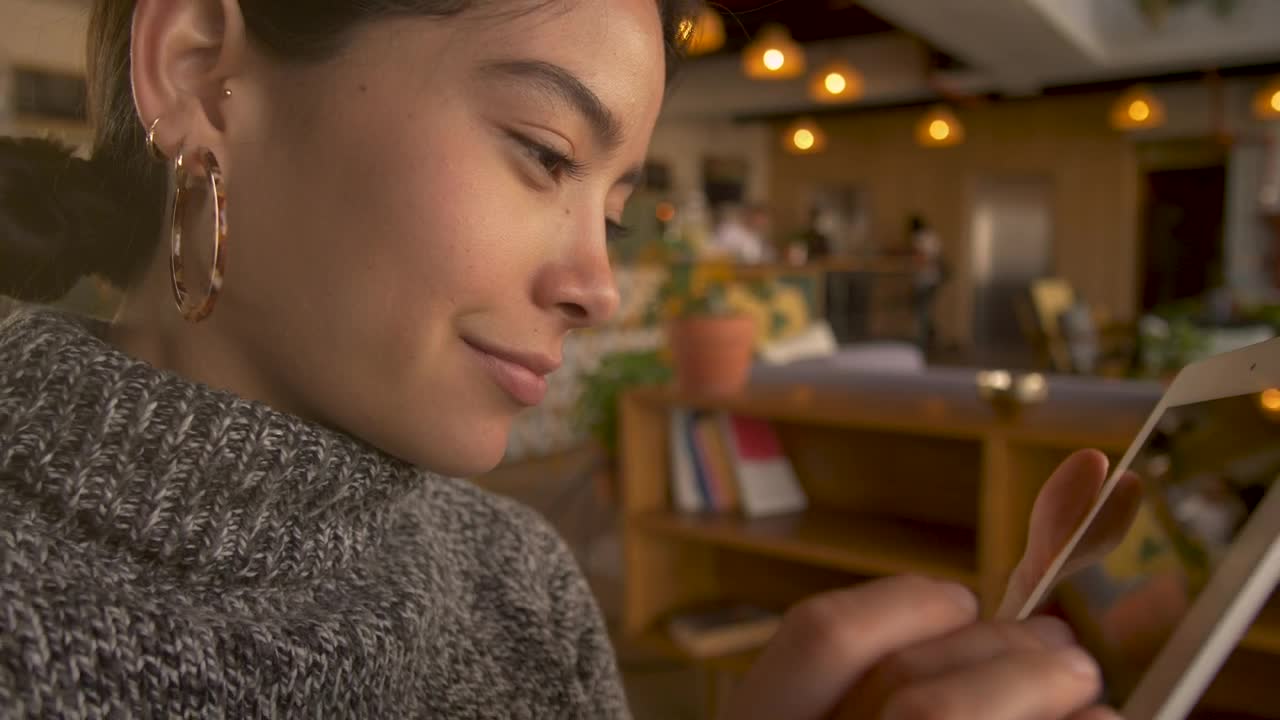 Stock Video Girl Seeing Her Tablet Live Wallpaper For PC