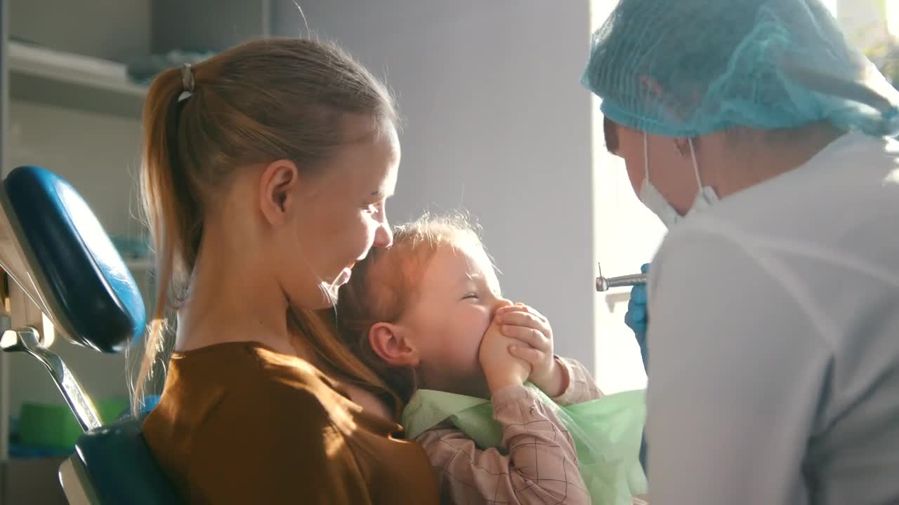 Stock Video Girl Refuses To Open Her Mouth With The Dentist Live Wallpaper For PC