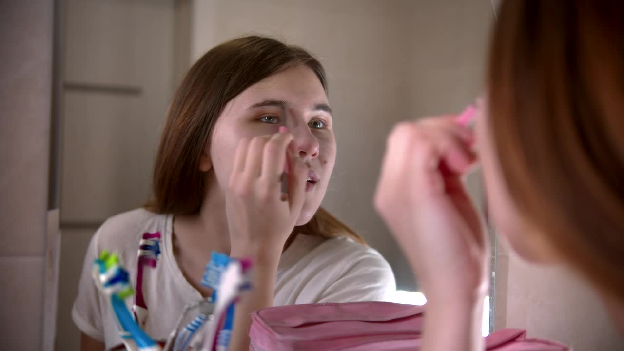Stock Video Girl Putting On Makeup In Her Bathroom Mirror Live Wallpaper For PC