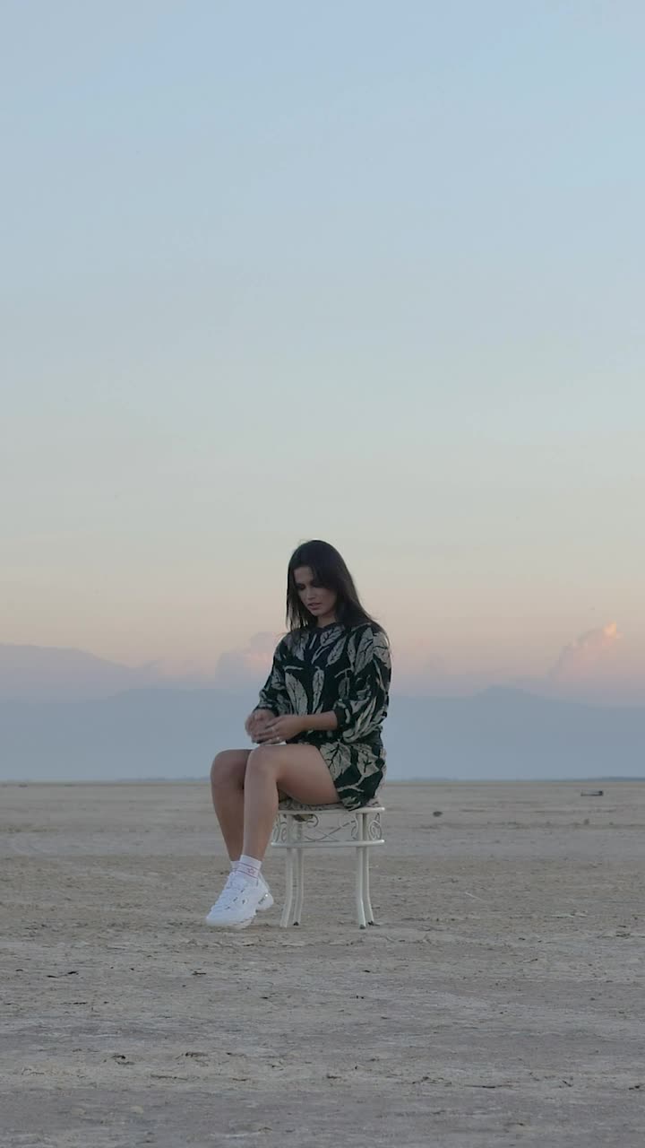 Stock Video Girl Posing For The Camera In The Middle Of Nowhere Live Wallpaper For PC