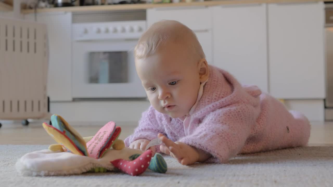 Stock Video Girl Playing On The Kitchen Floor Live Wallpaper For PC