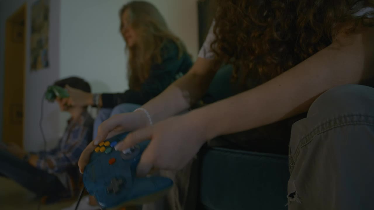 Stock Video Girl Playing A Video Game With Friends Live Wallpaper For PC