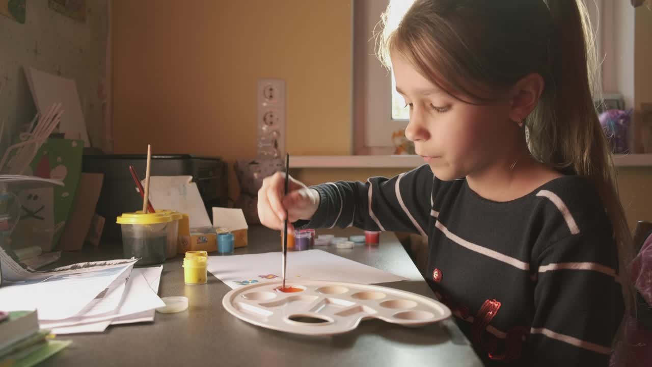 Stock Video Girl Mixing Paints And Painting Live Wallpaper For PC