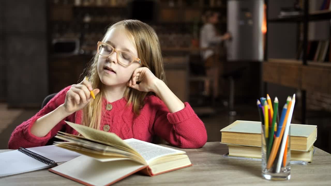 Stock Video Girl Learning At Home Live Wallpaper For PC