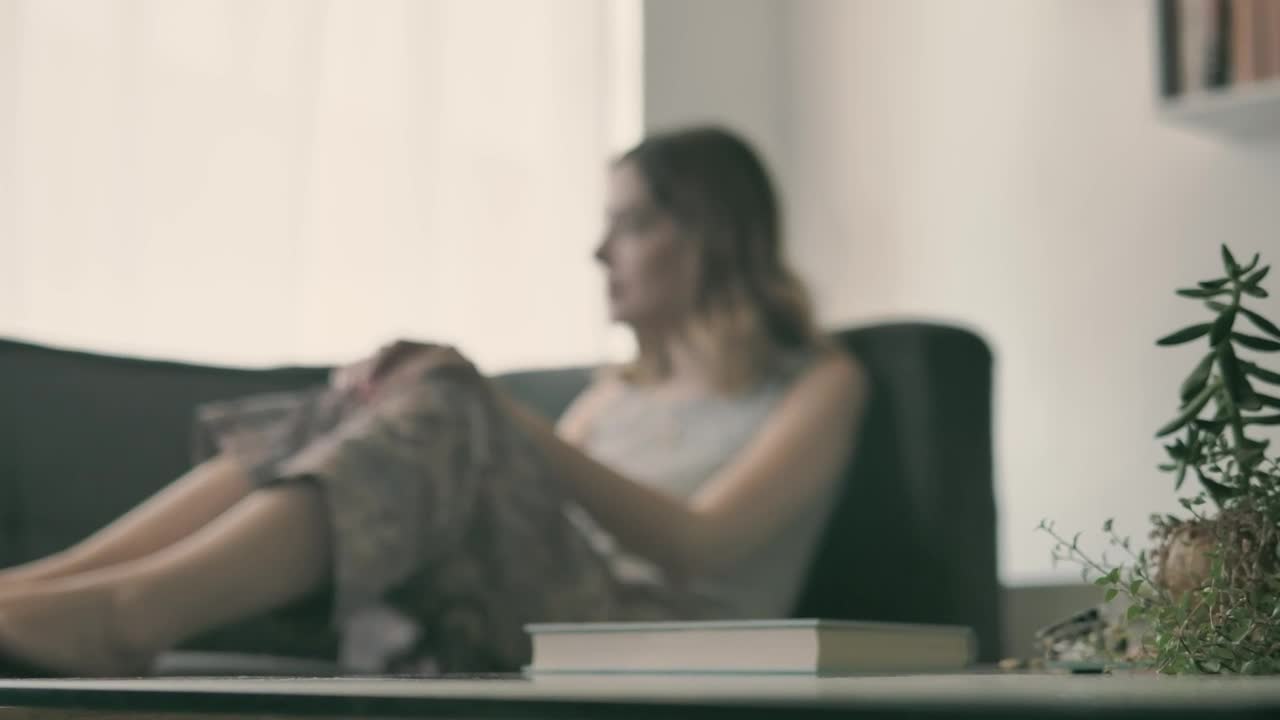 Stock Video Girl In The Living Room Starts Reading A Book Live Wallpaper For PC