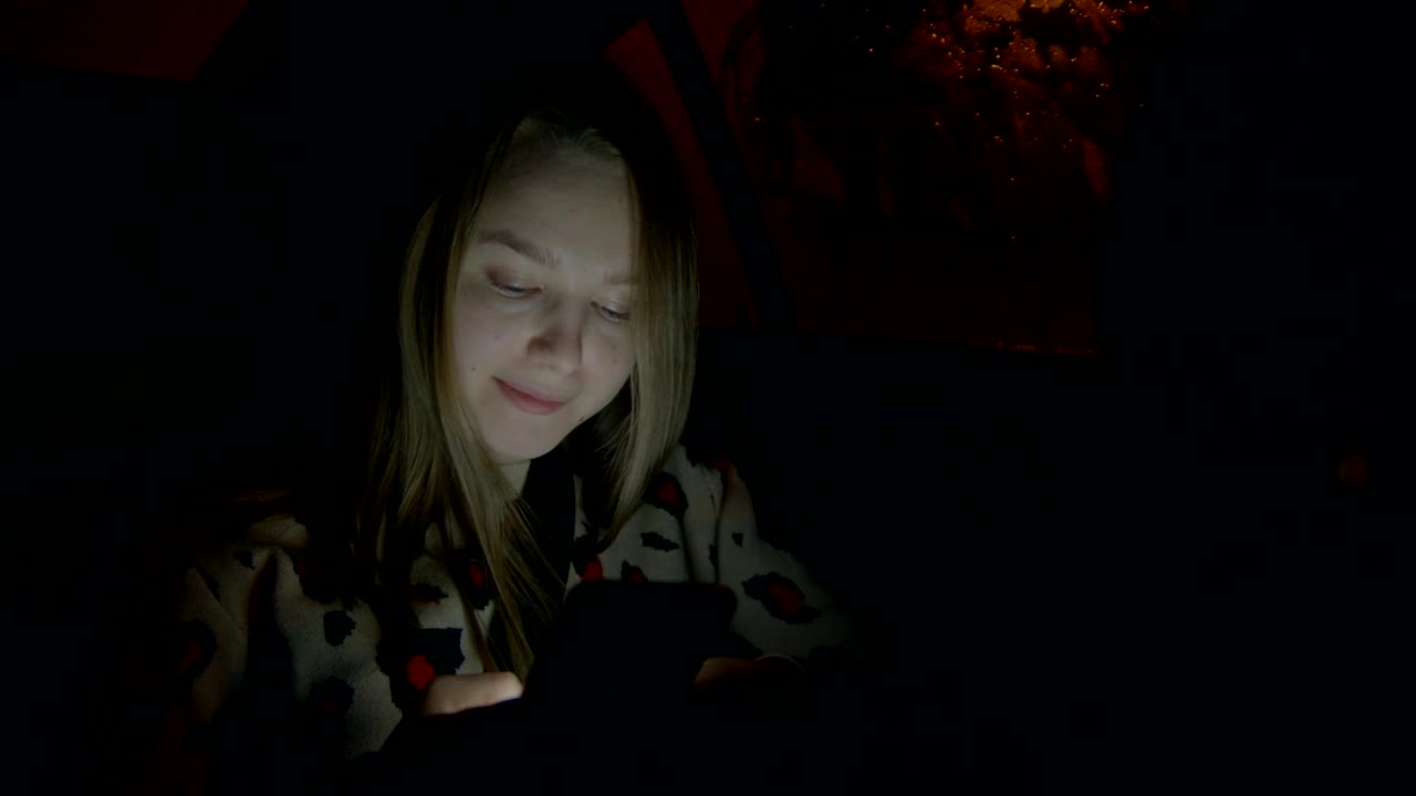 Stock Video Girl In The Back Seat Of A Car Texting Live Wallpaper For PC