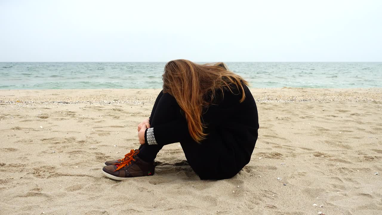 Stock Video Girl In A Relaxed Mood On The Beach Live Wallpaper For PC