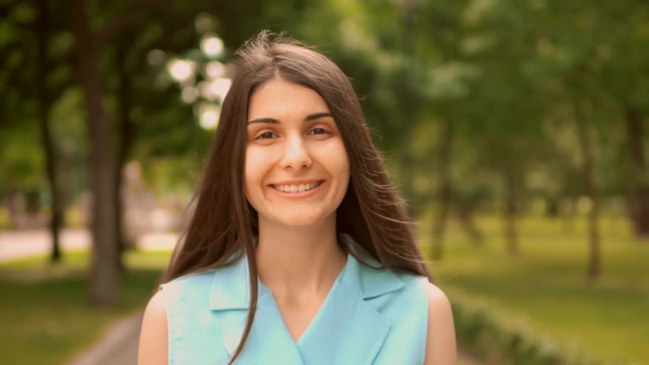 Stock Video Girl From The Front Walking Through A Park Live Wallpaper For PC
