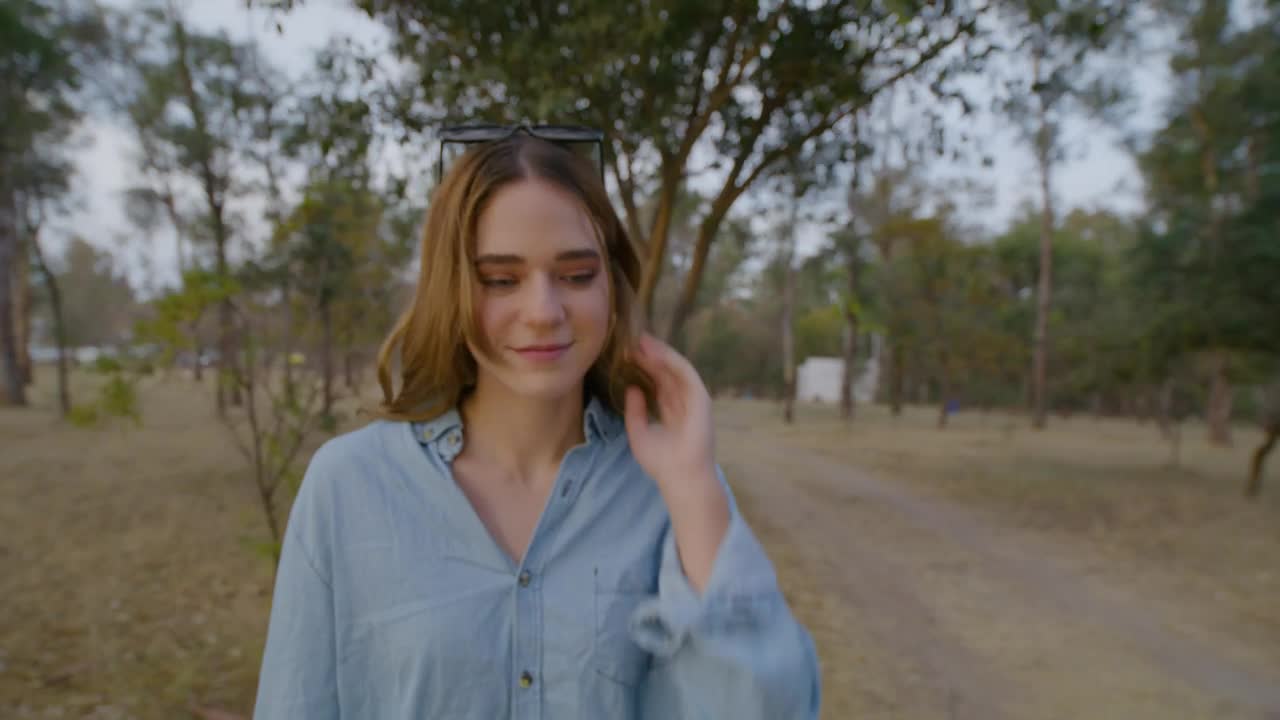 Stock Video Girl Flirting With Her Boyfriend In A Car Live Wallpaper For PC