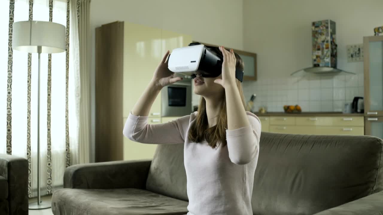 Stock Video Girl Exploring In Virtual Reality Live Wallpaper For PC