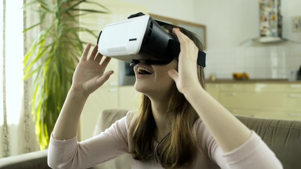 Stock Video Girl Explores Virtual Reality Live Wallpaper For PC