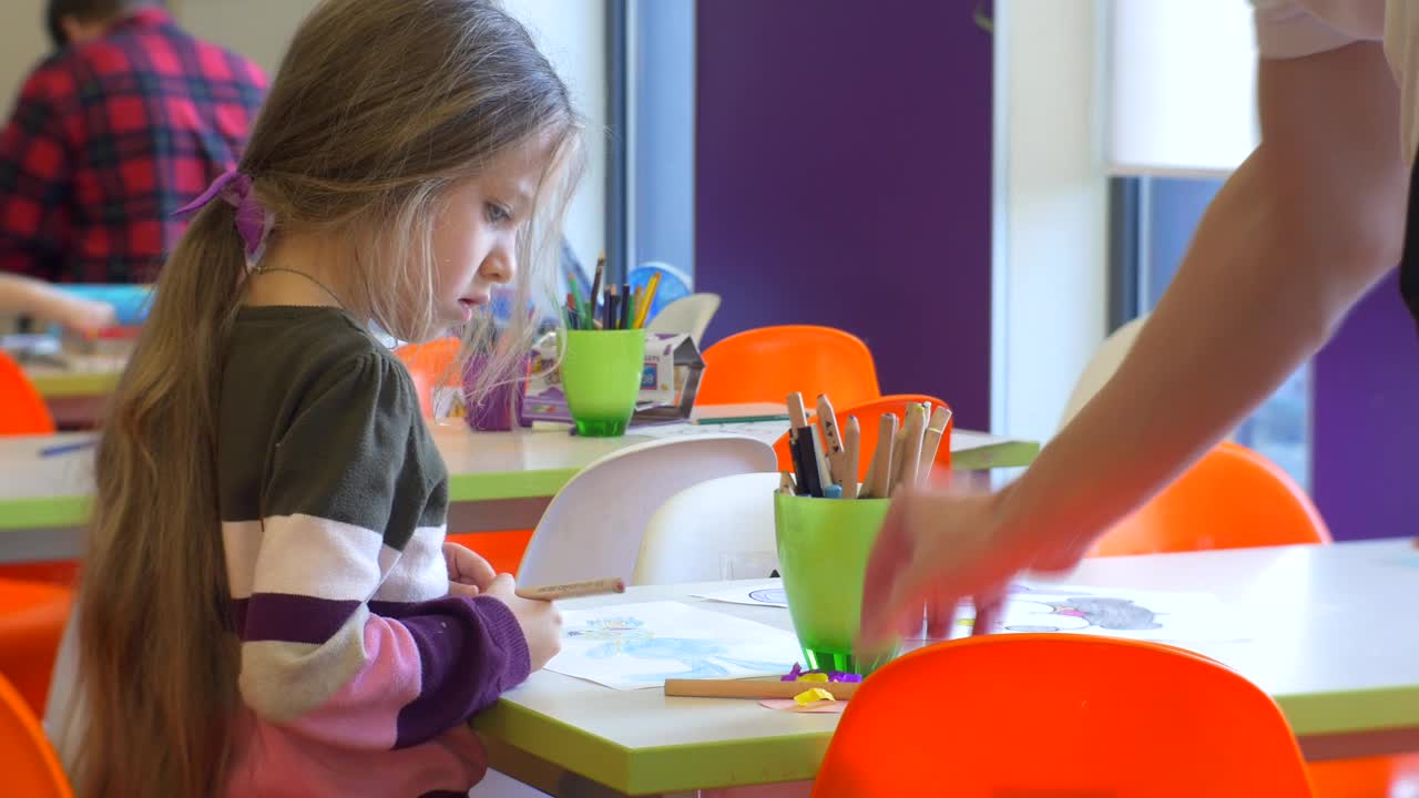 Stock Video Girl Drawing On Elementary School Live Wallpaper For PC