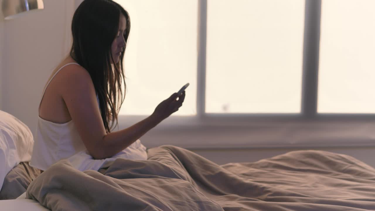 Stock Video Girl Checking Her Cell Phone In Her Bed Upon Waking Live Wallpaper For PC