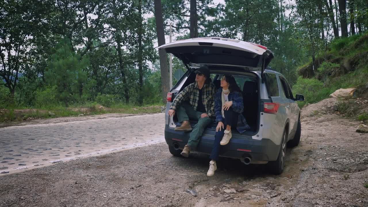 Stock Video Girl And Boy Enjoying Nature During A Road Trip Live Wallpaper For PC