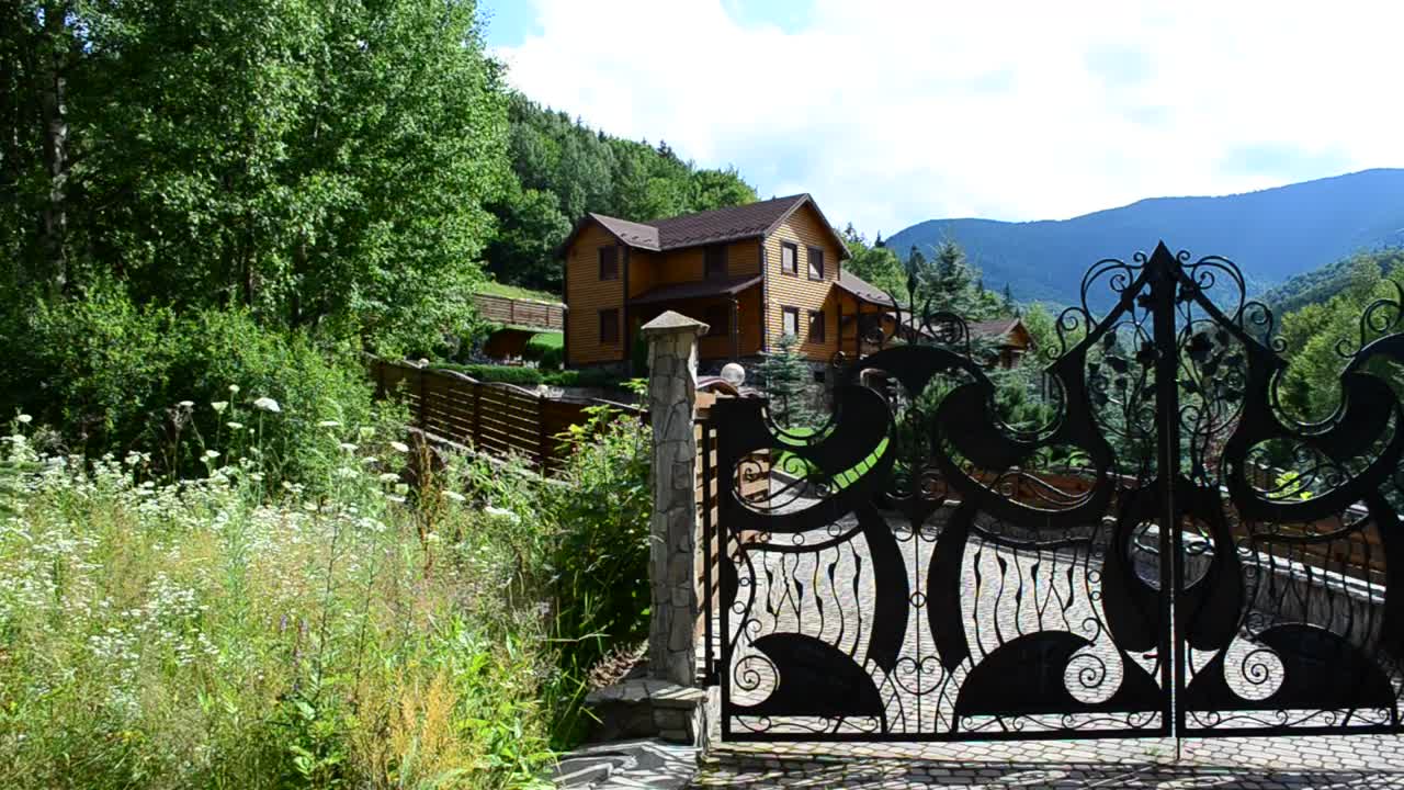 Stock Video Gateway Leading To A Country House Live Wallpaper For PC