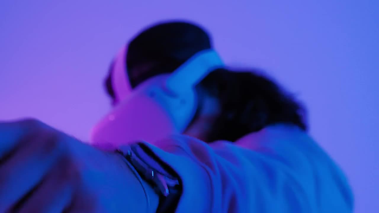 Stock Video Gamer Boy Boxing With Vr Glasses Live Wallpaper For PC