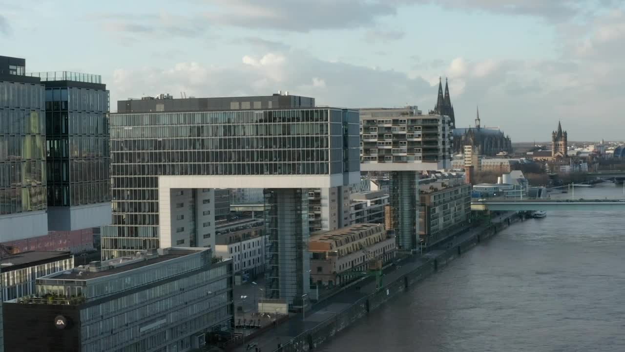 Stock Video Futuristic City By A River Live Wallpaper For PC